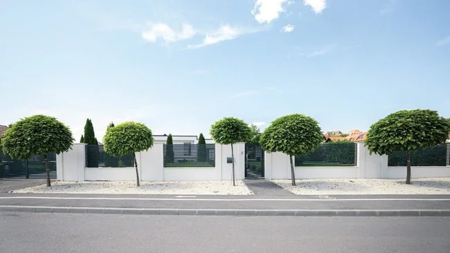 Gard antracit elegant cu stalpi beton